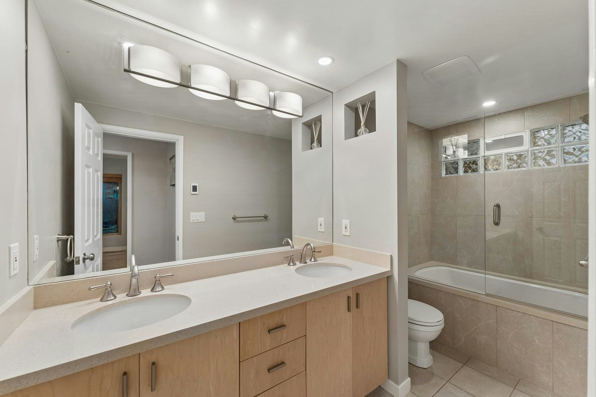 550 Ventura Crescent, North Vancouver, BC, V7N 3G9 - 26