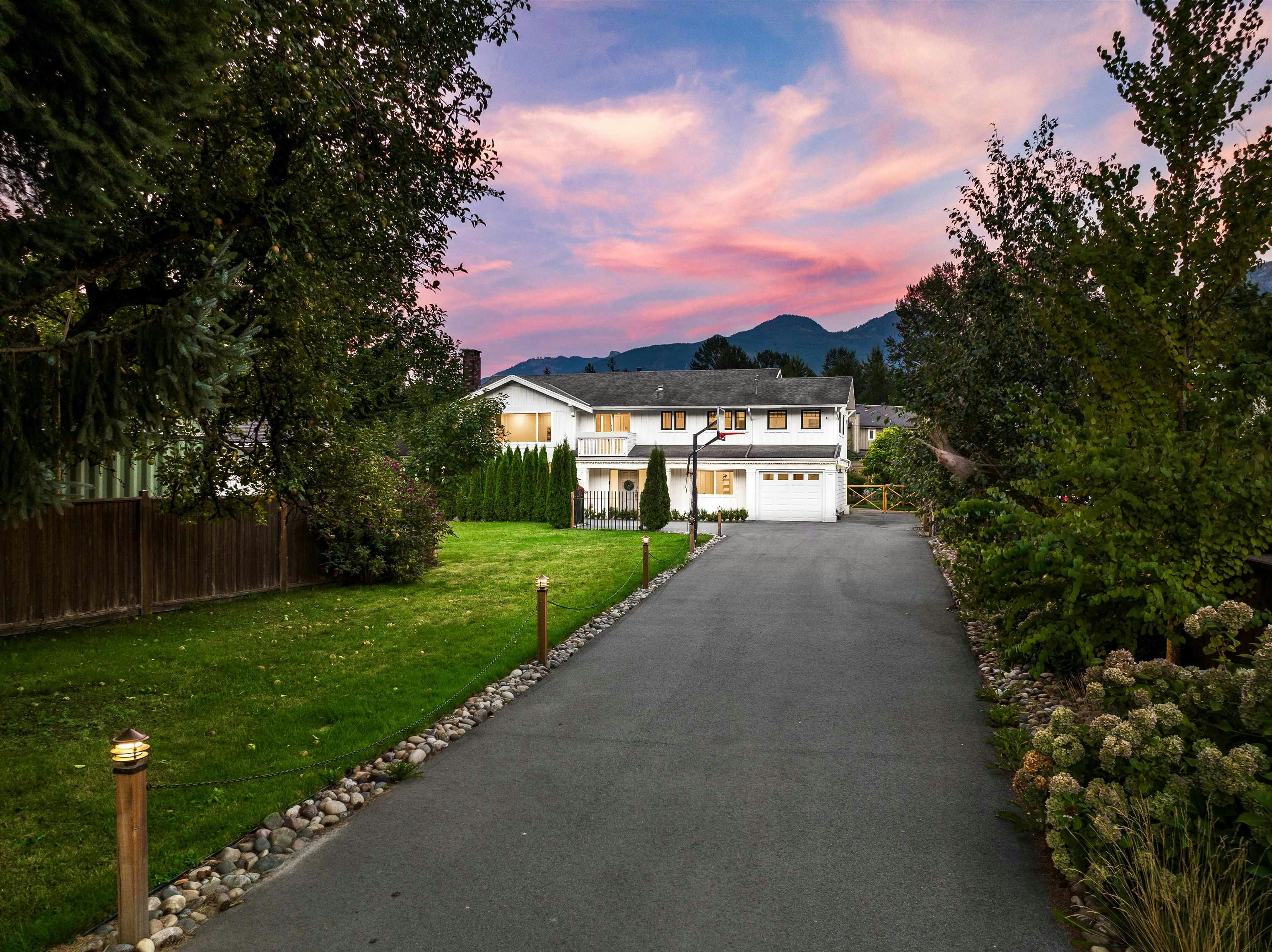 39726 Government Road, Squamish, BC, V8B 0G3 - 2