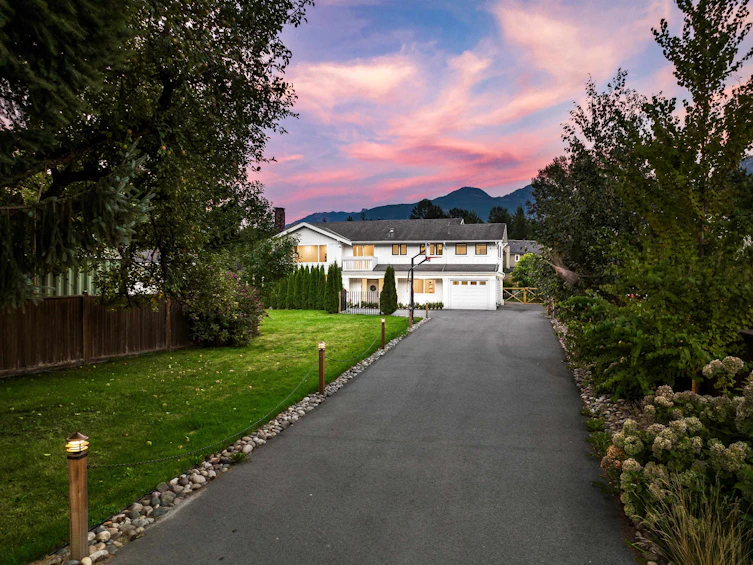 39726 Government Road, Squamish, BC, V8B 0G3 - 2