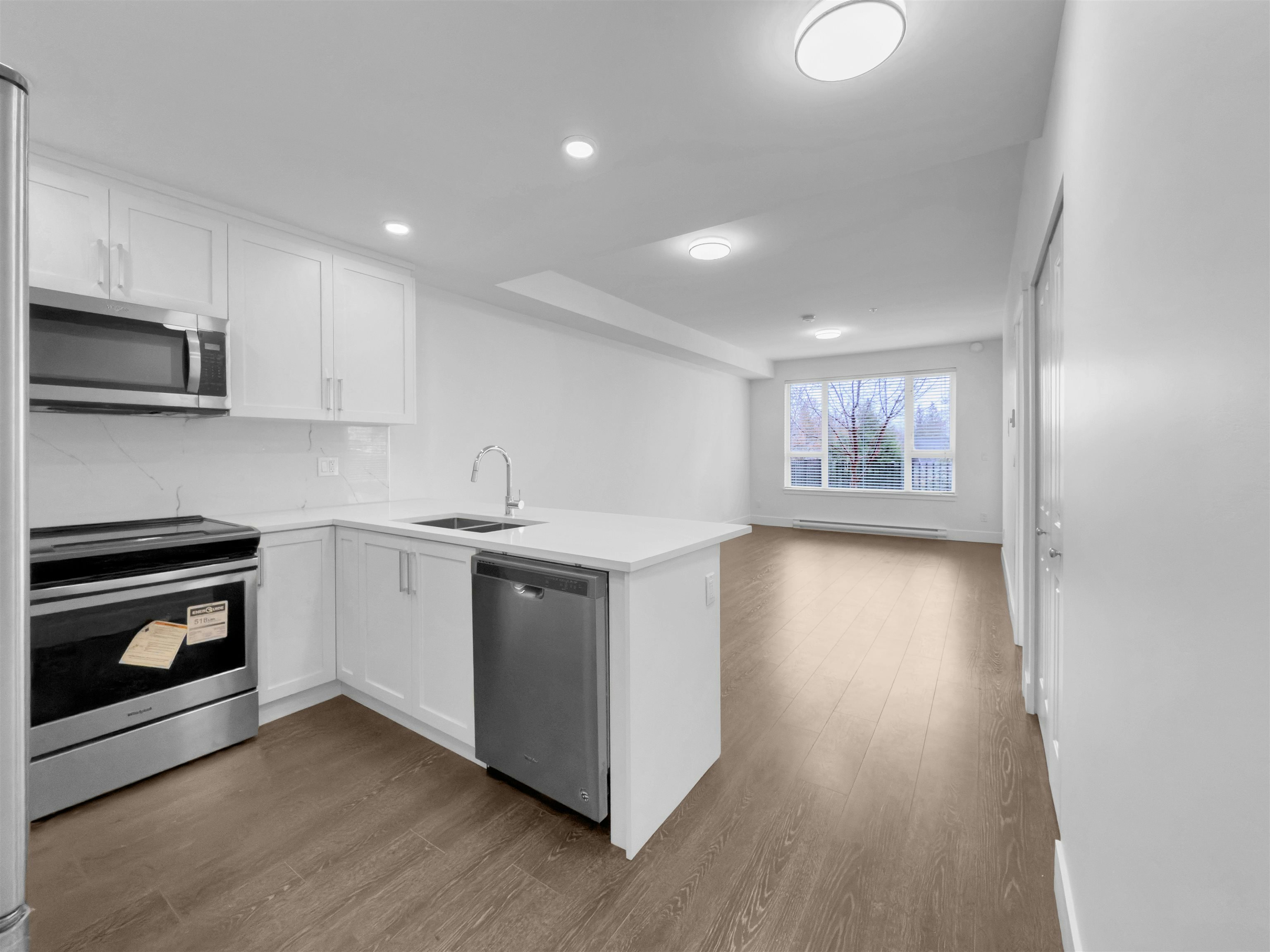 207-9983 E Barnston Drive, Surrey, BC, V4N 6T3 - 6