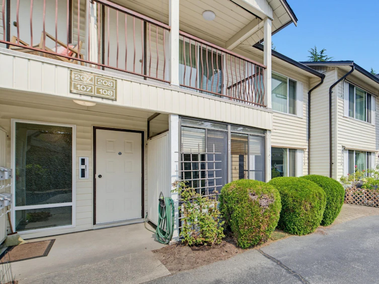 108-2853 W Bourquin Crescent, Abbotsford, BC, V2S 6H6 - 2