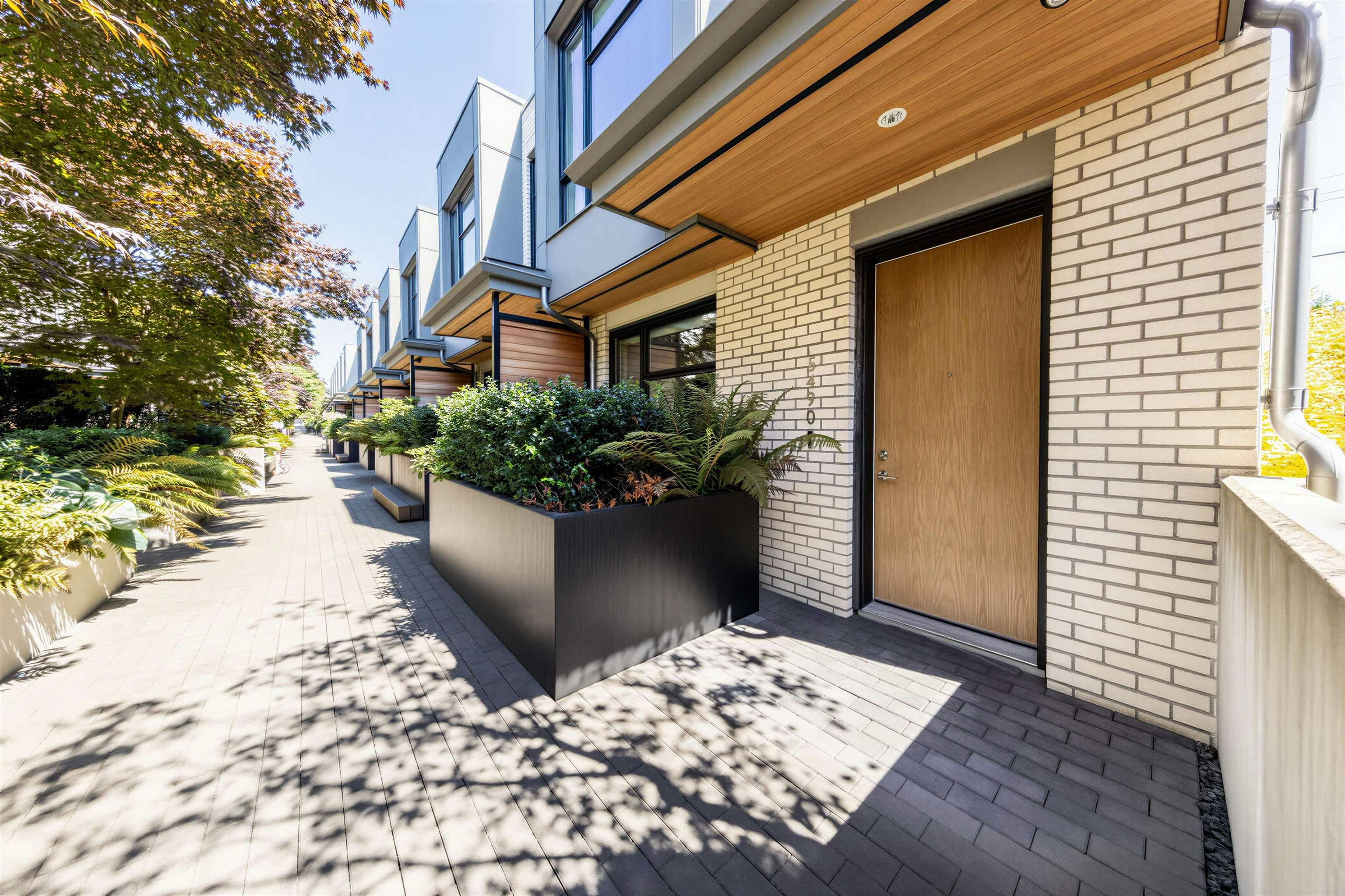 5490 Oak Street, Vancouver, BC, V6M 2V6