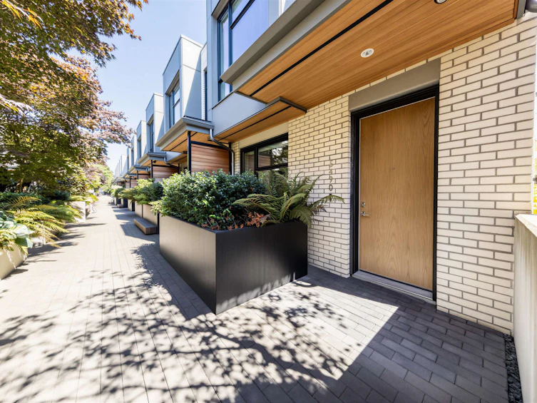 5490 Oak Street, Vancouver, BC, V6M 2V6