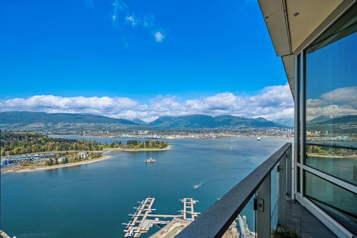 4X03-1077 W Cordova Street, Vancouver, BC, V6C 0B9