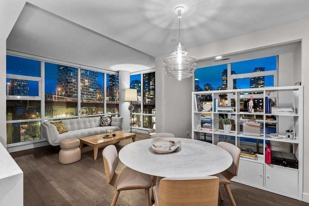 90X-638 Beach Crescent, Vancouver, BC, V6Z 3H4 - 2