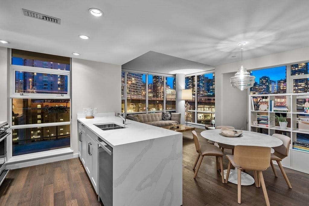 90X-638 Beach Crescent, Vancouver, BC, V6Z 3H4