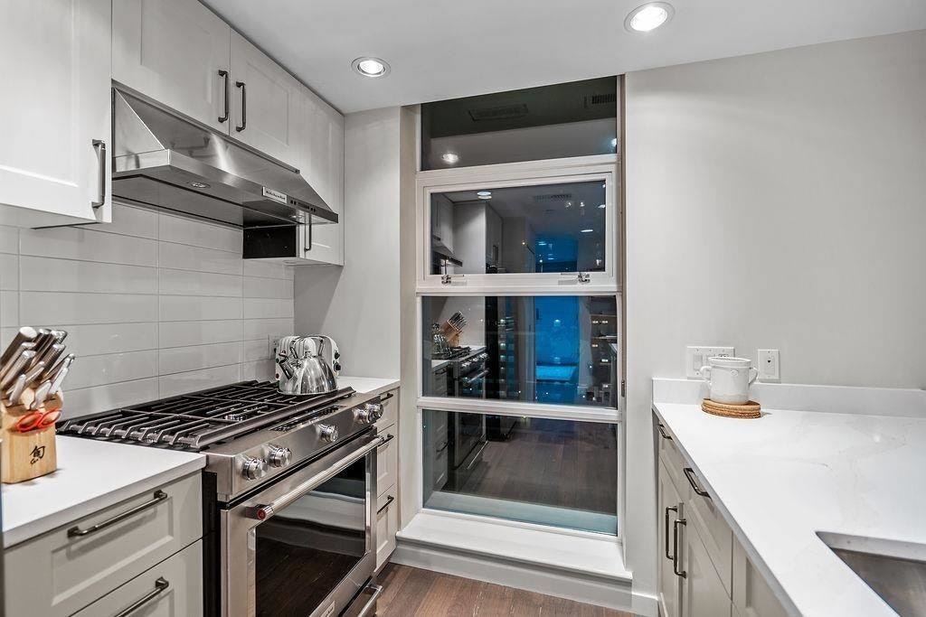 90X-638 Beach Crescent, Vancouver, BC, V6Z 3H4 - 5