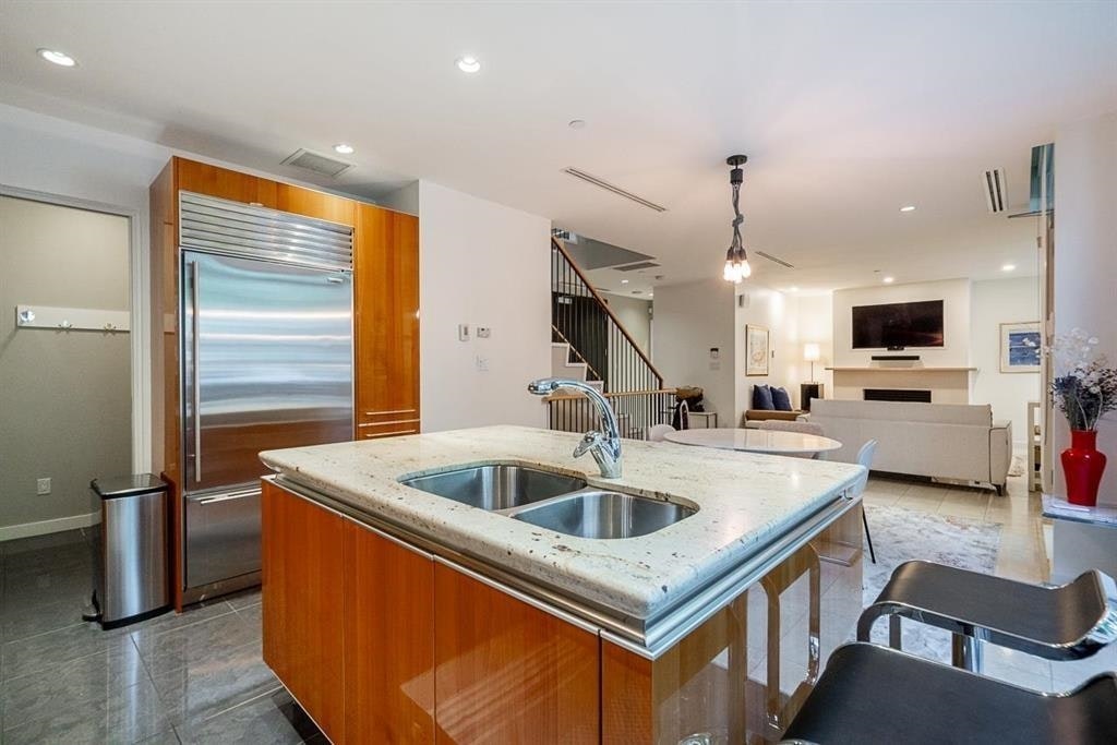 1163 W Cordova Street, Vancouver, BC, V6C 0A1 - 3