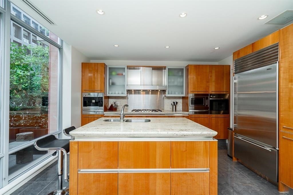 1163 W Cordova Street, Vancouver, BC, V6C 0A1 - 4