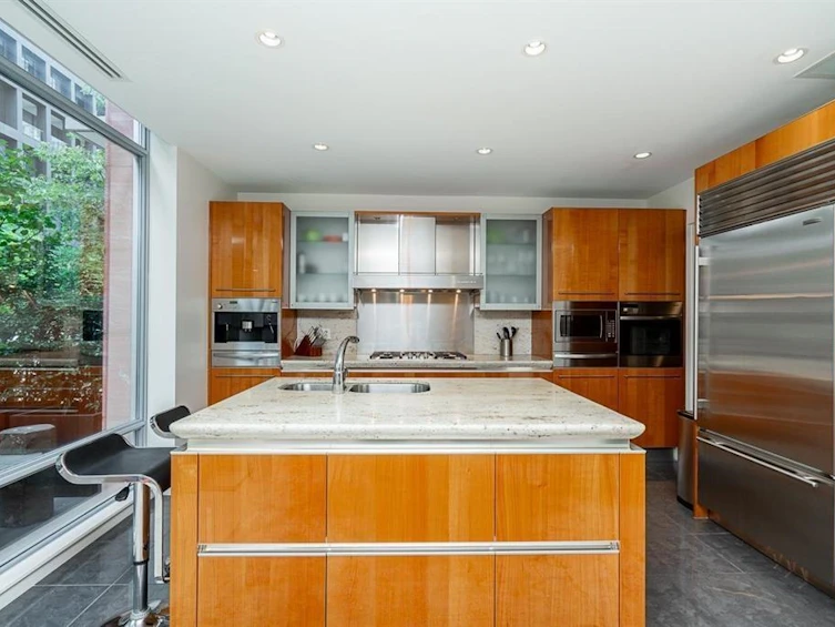 1163 W Cordova Street, Vancouver, BC, V6C 0A1 - 4