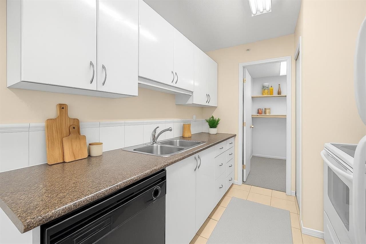304-939 Homer Street, Vancouver, BC, V6B 2W6 - 2