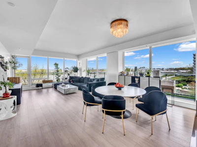 302-6633 Pearson Way - 2