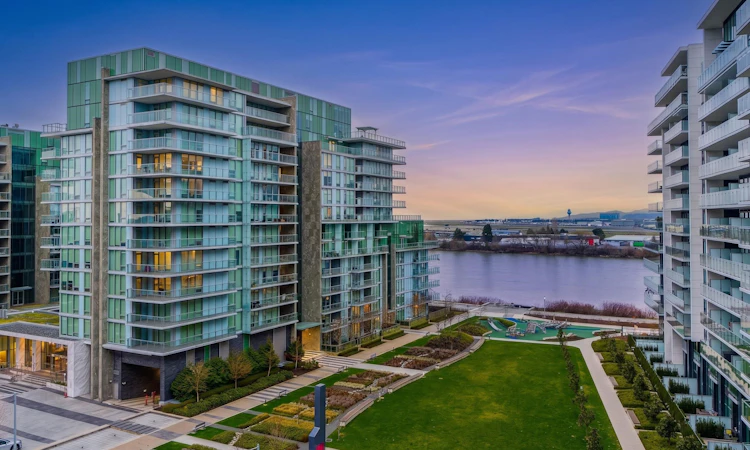 302-6633 Pearson Way