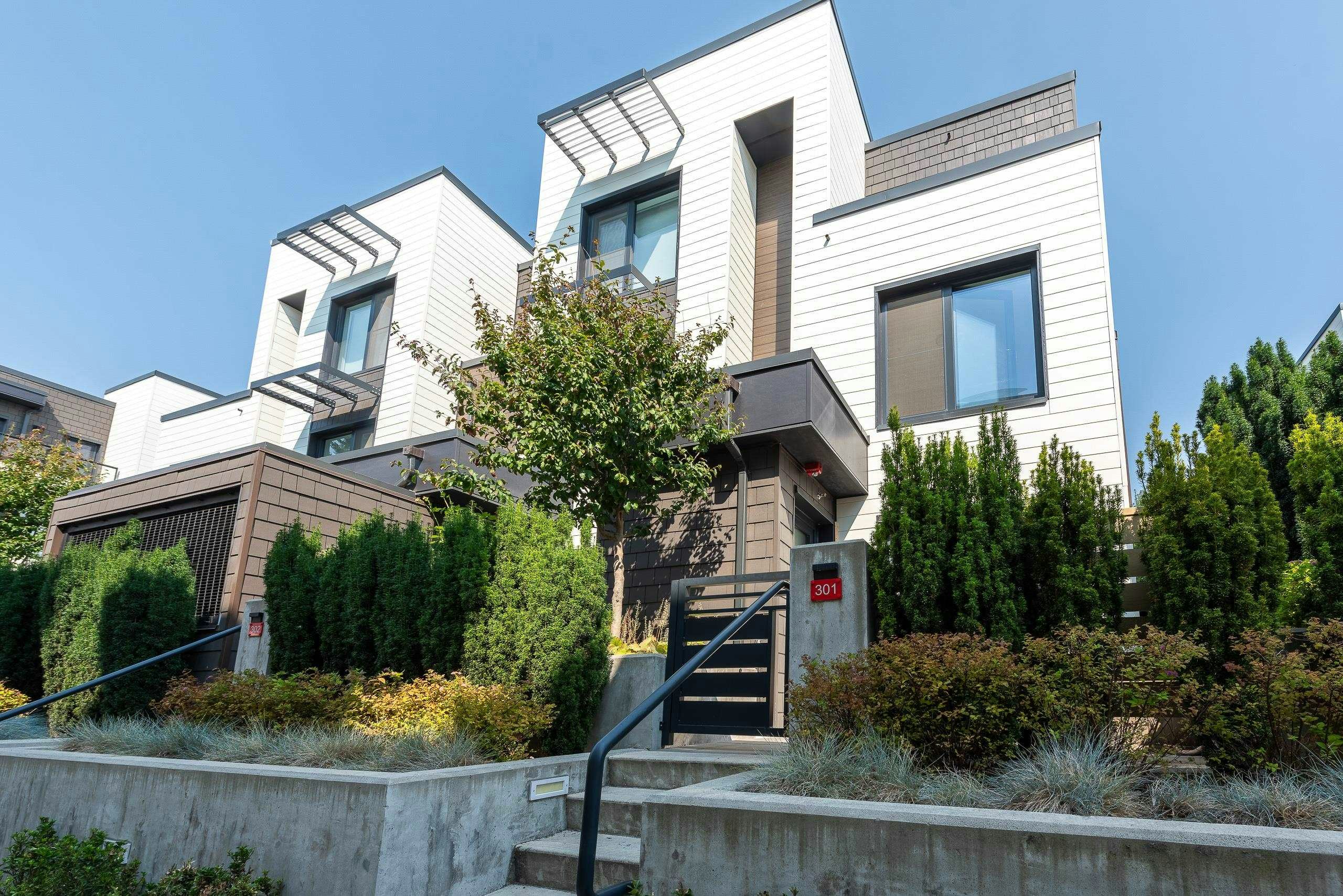 301-606 Foster Avenue, Coquitlam, BC, V6J 0L5