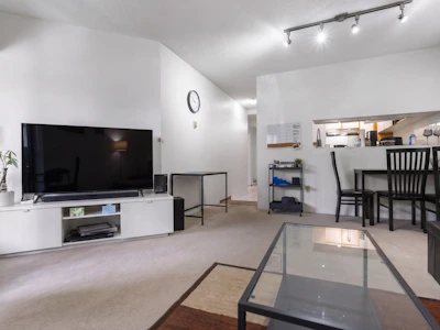 230-8460 Ackroyd Road - 4