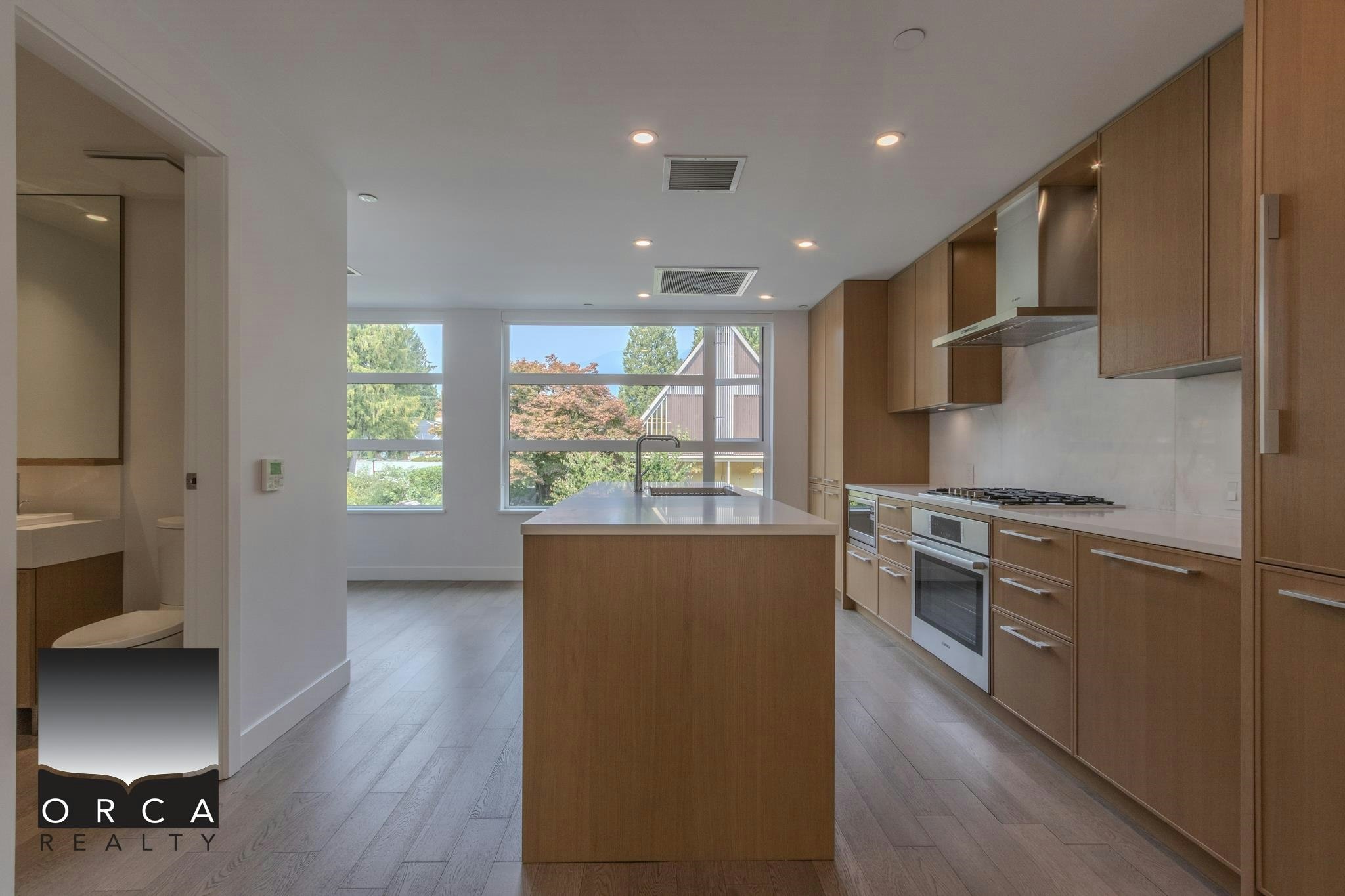 208-1055 Ridgewood Drive, North Vancouver, BC, V7R 0A6 - 4