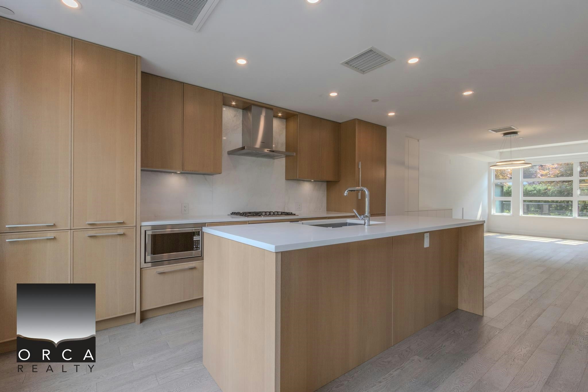 208-1055 Ridgewood Drive, North Vancouver, BC, V7R 0A6 - 2