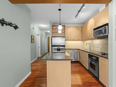 408-560 Ravenwoods Drive - 4