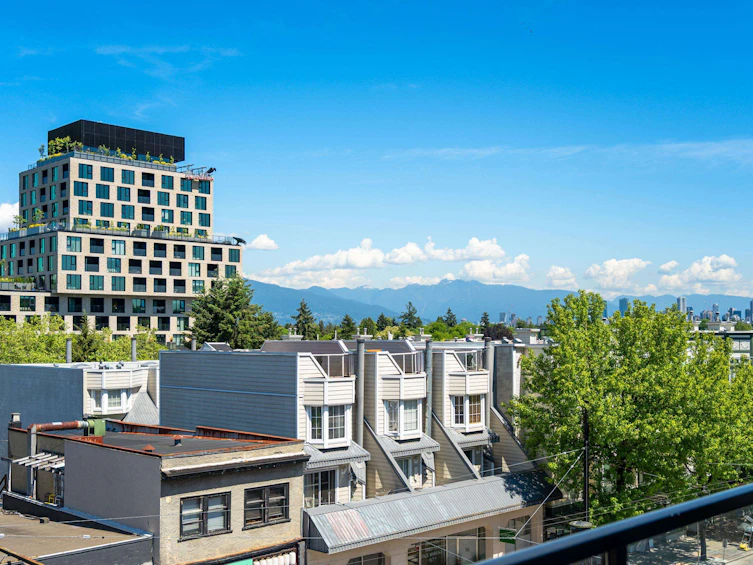302-3788 W 10th Avenue, Vancouver, BC, V6R 2G4