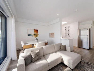302-3788 W 10th Avenue - 2