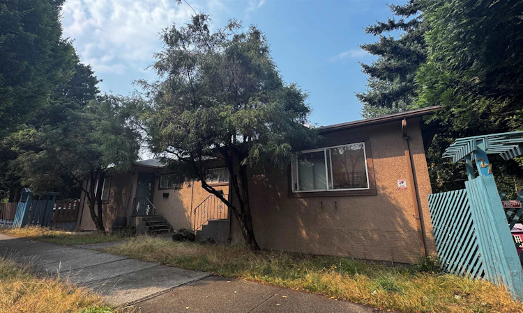 75 N Nanaimo Street