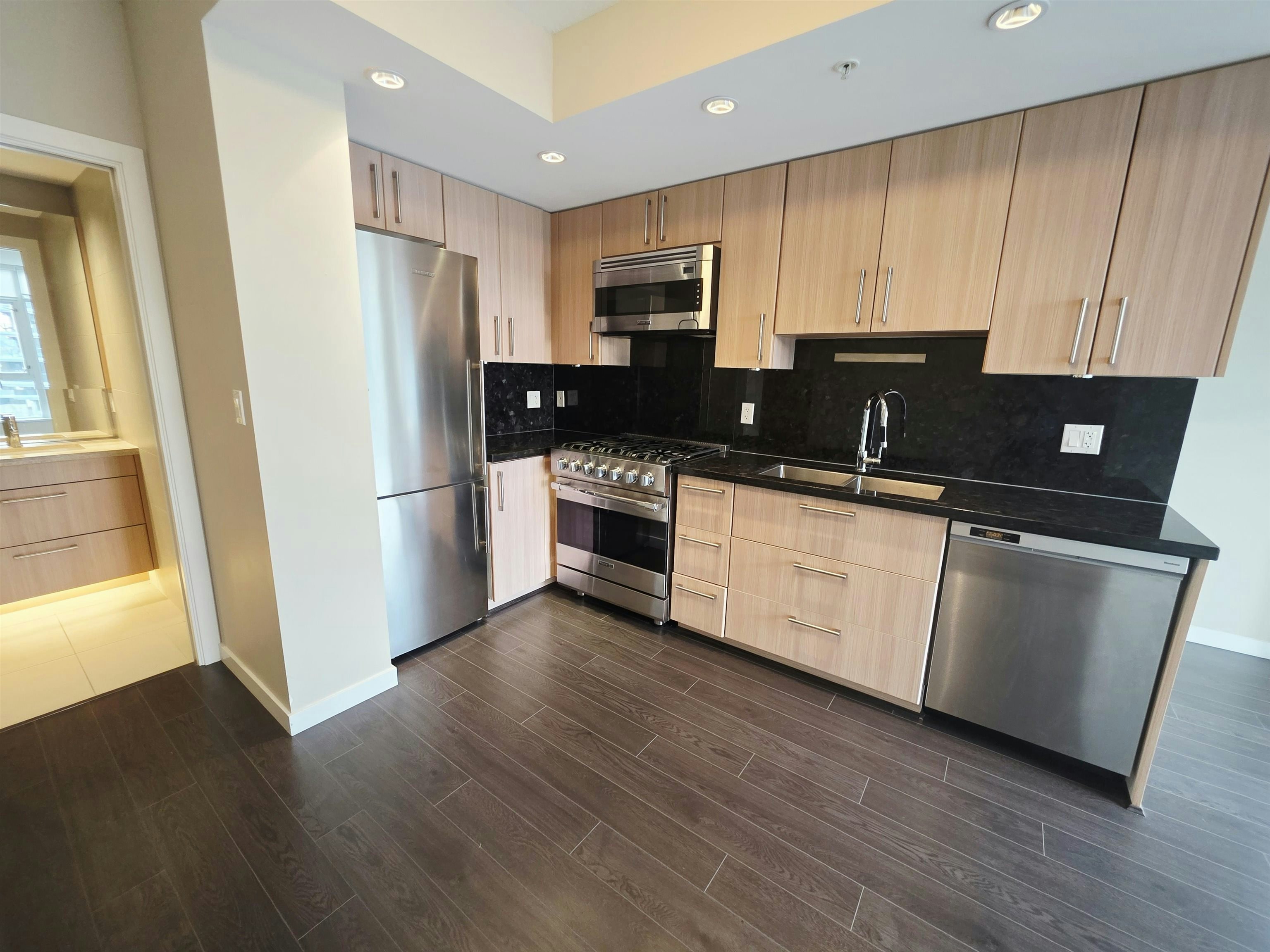 1004-1708 Columbia Street, Vancouver, BC, V5Y 0H7 - 2