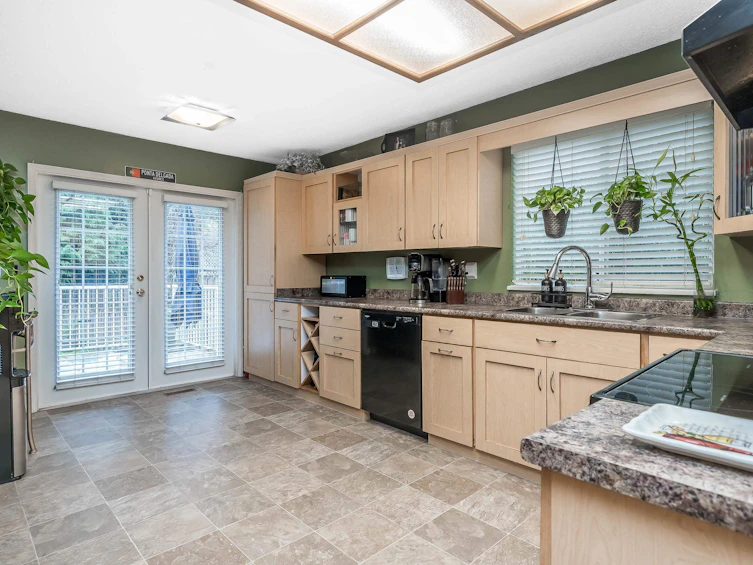 8062 138 Street, Surrey, BC, V3W 8P9 - 12
