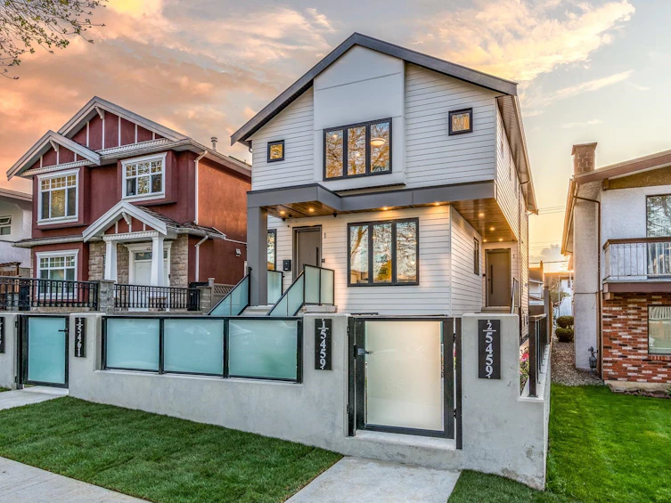 1-5459 Rhodes Street, Vancouver, BC, V5R 3P1