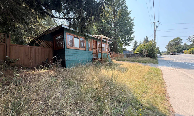 5700 Porpoise Bay Road