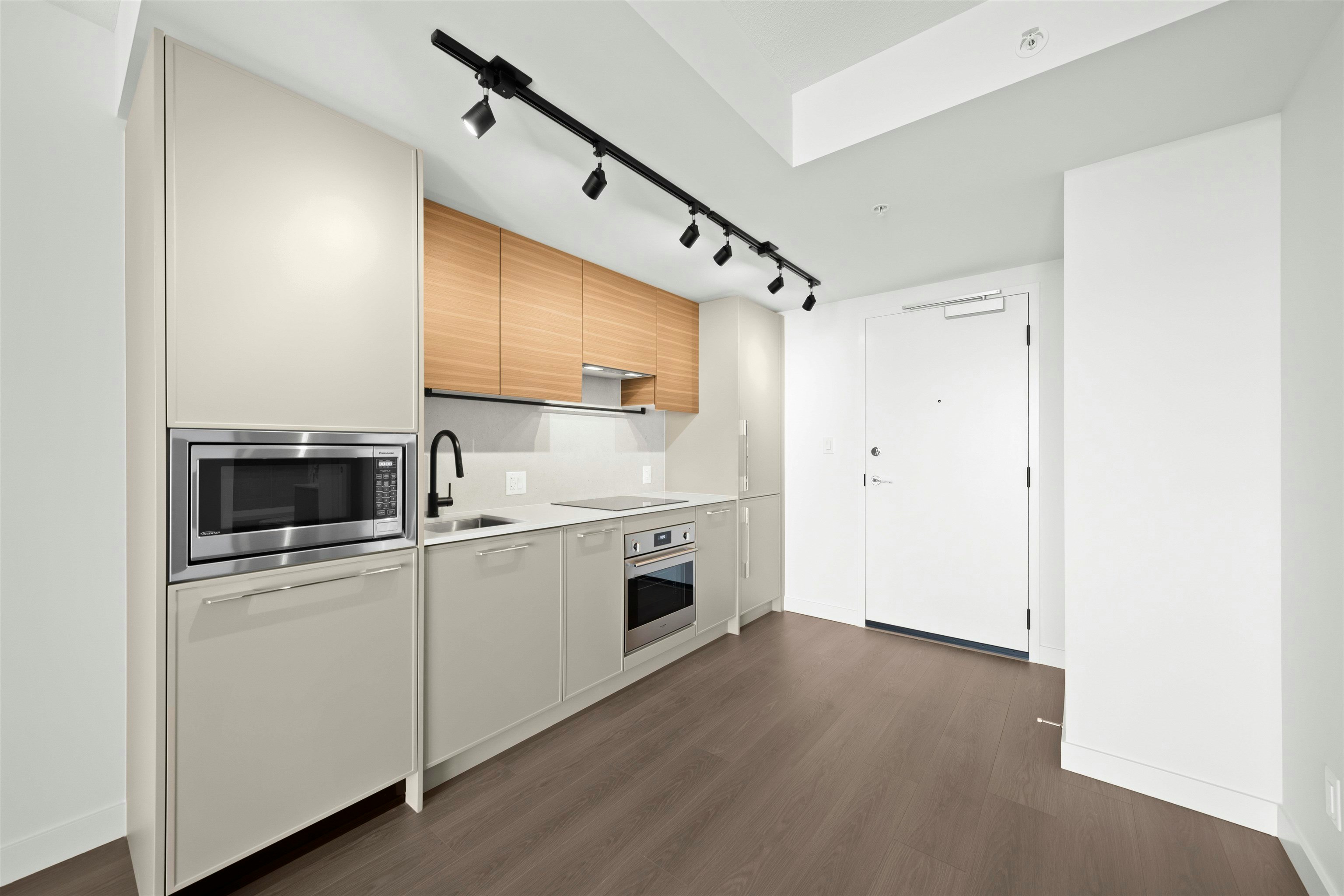 3606-13745 George Junction, Surrey, BC, V3T 4Y3 - 13