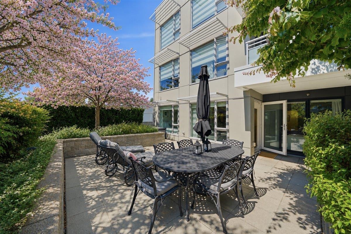 207-1061 Marine Drive, North Vancouver, BC, V7P 1S6