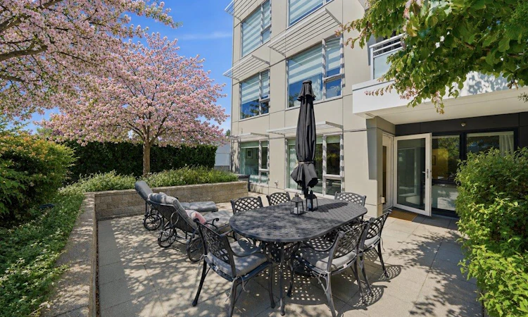 207-1061 Marine Drive
