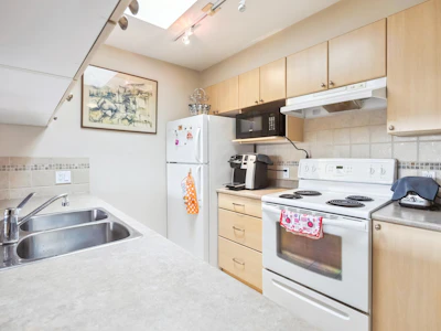 416-2891 E Hastings Street - 5