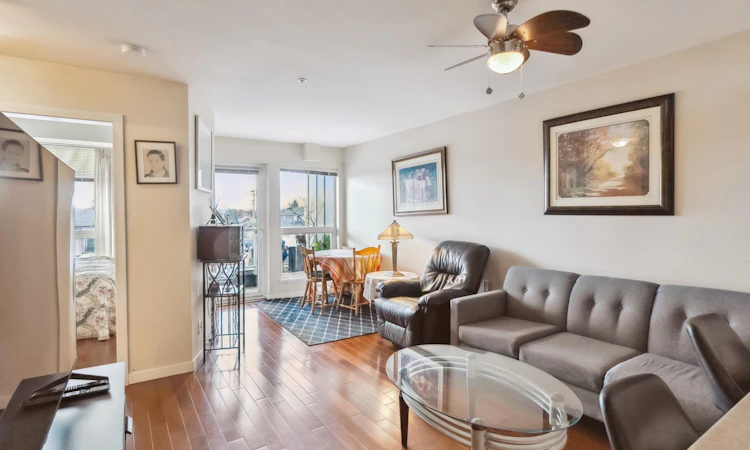 416-2891 E Hastings Street