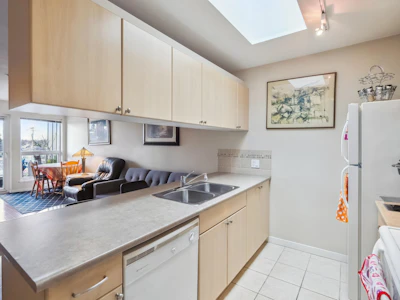 416-2891 E Hastings Street - 3