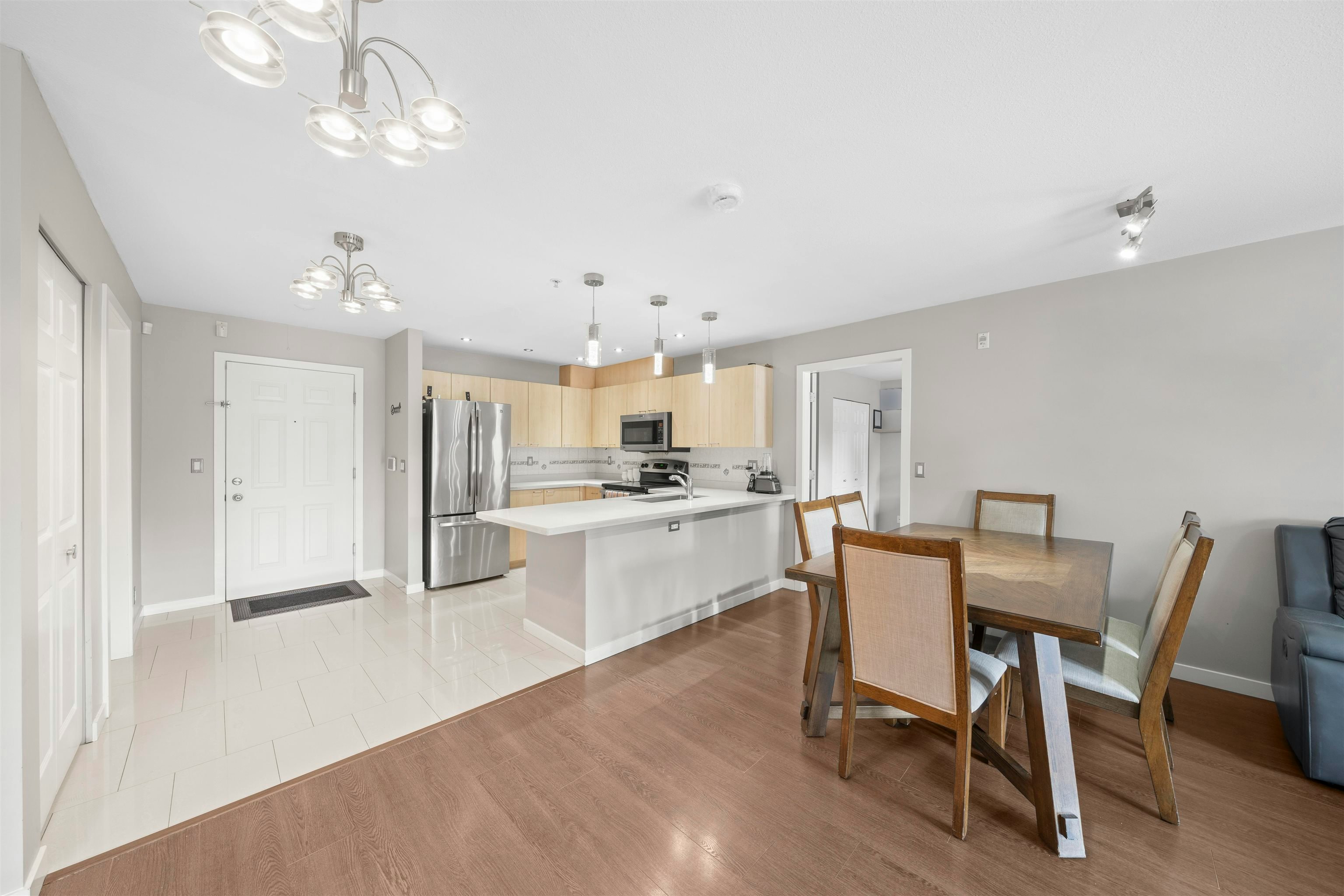 207-12083 92a Avenue, Surrey, BC, V3V 8C8 - 8