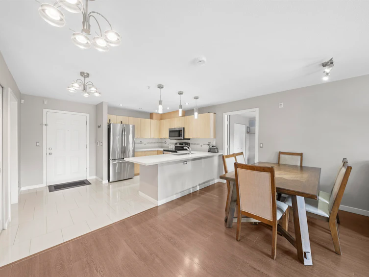 207-12083 92a Avenue, Surrey, BC, V3V 8C8 - 8