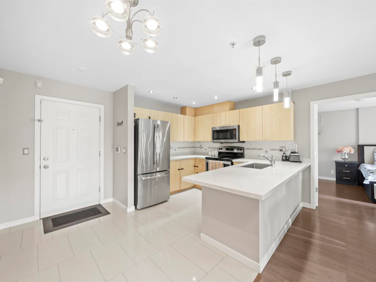 207-12083 92a Avenue, Surrey, BC, V3V 8C8 - 2