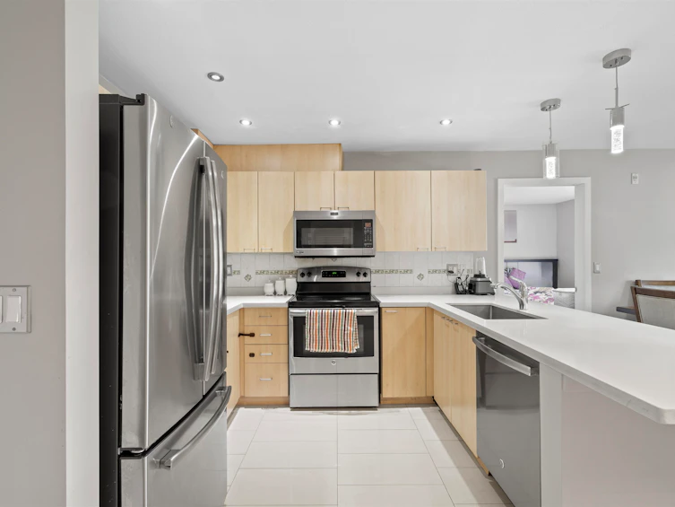 207-12083 92a Avenue, Surrey, BC, V3V 8C8 - 10