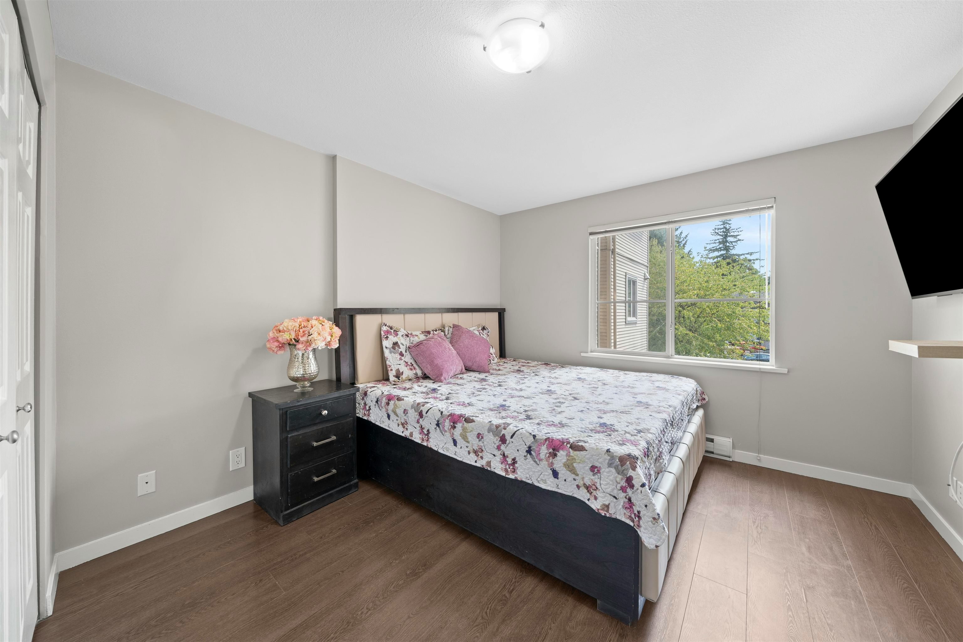 207-12083 92a Avenue, Surrey, BC, V3V 8C8 - 12