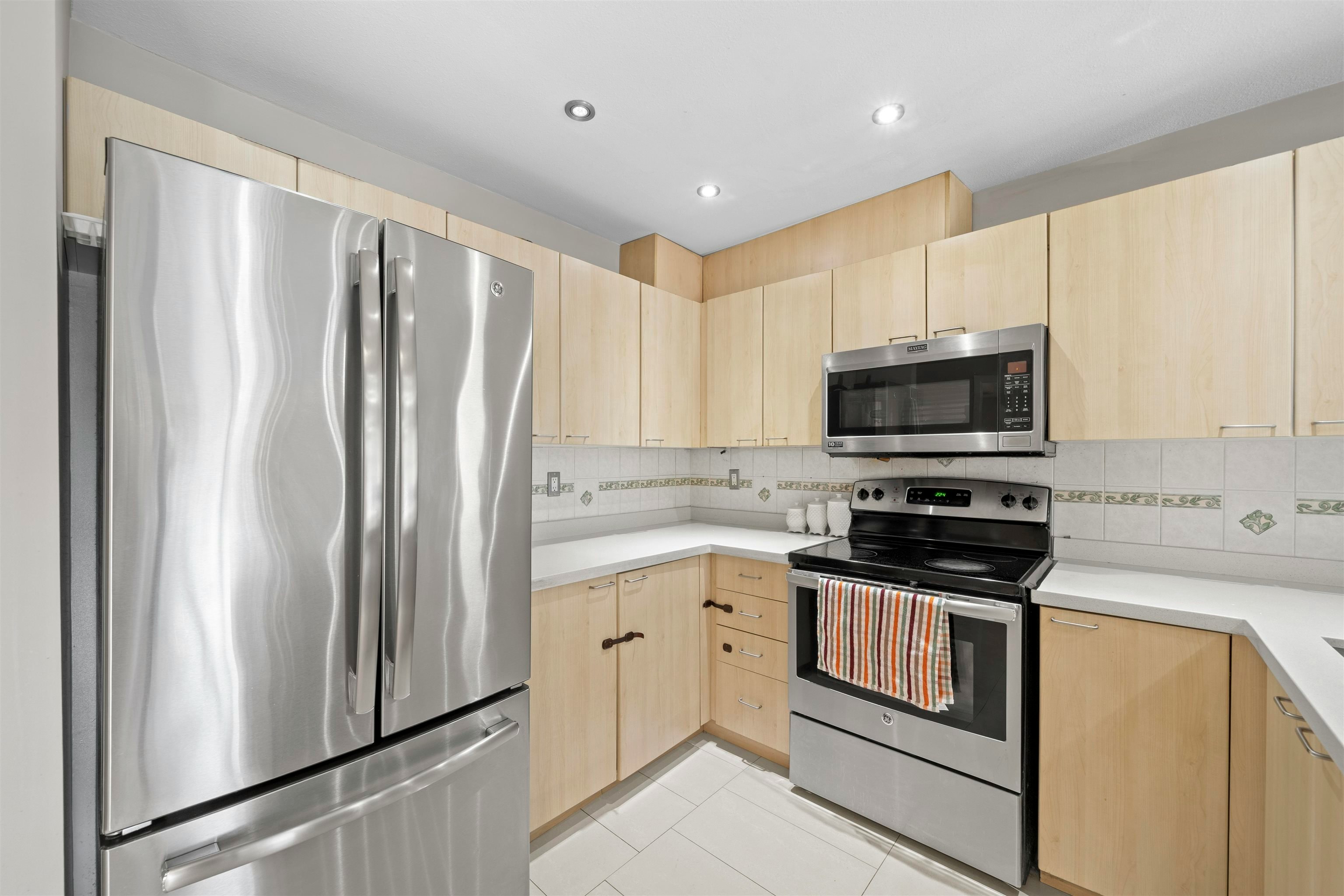 207-12083 92a Avenue, Surrey, BC, V3V 8C8 - 11