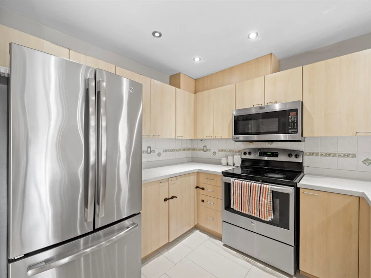 207-12083 92a Avenue, Surrey, BC, V3V 8C8 - 11