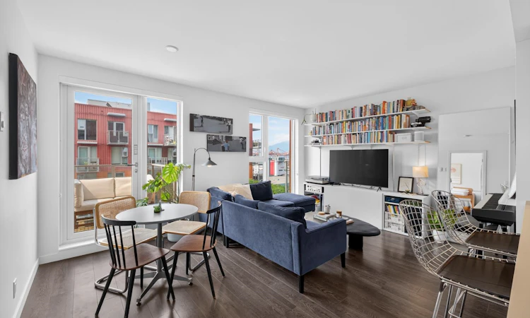 1009-983 E Hastings Street
