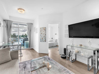 410-20696 Eastleigh Crescent - 2
