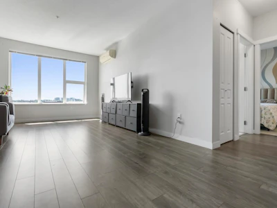 613-9311 Alexandra Road - 3