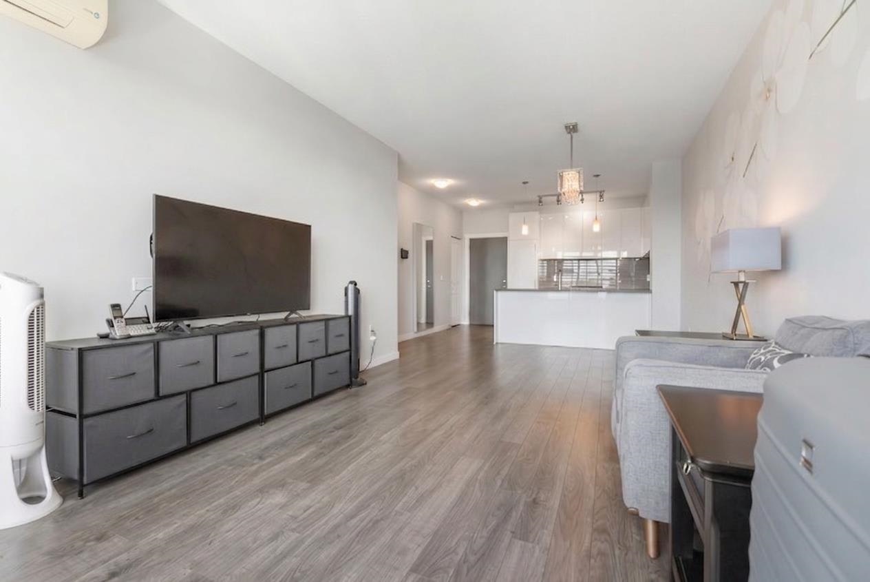 613-9311 Alexandra Road - 5