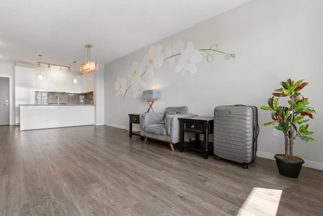 613-9311 Alexandra Road - 4