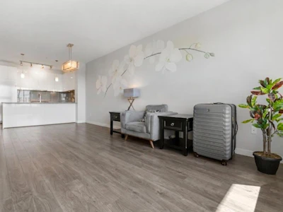 613-9311 Alexandra Road - 4