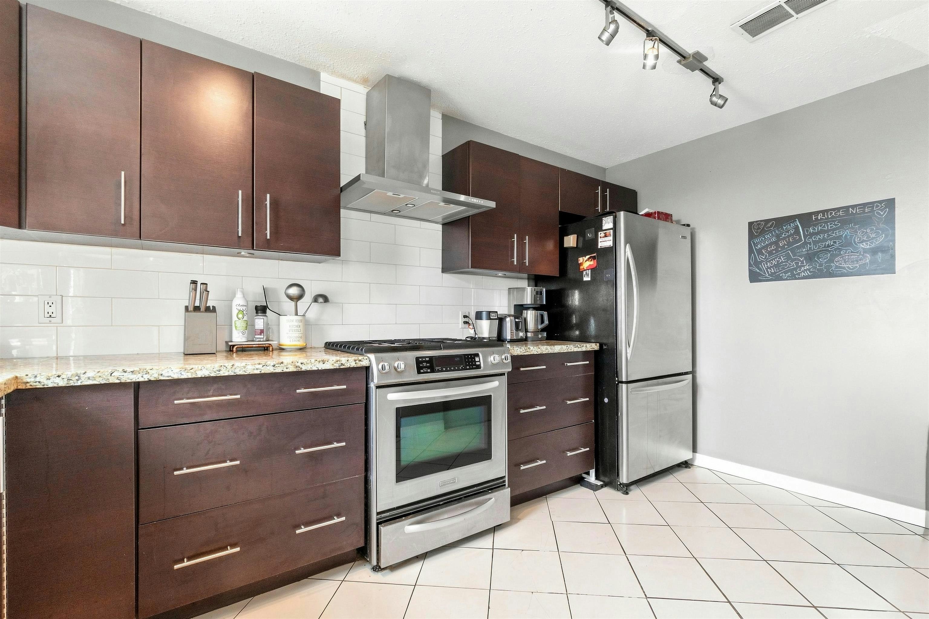342 E Eighth Avenue, New Westminster, BC, V3L 4K8 - 10