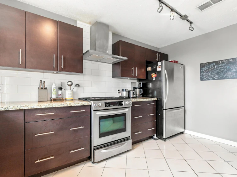 342 E Eighth Avenue, New Westminster, BC, V3L 4K8 - 10